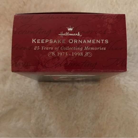 Vintage Hallmark Keepsake Ornament Chatty Chipmunk Handcrafted - Dated 1998 - Picture 3 of 5